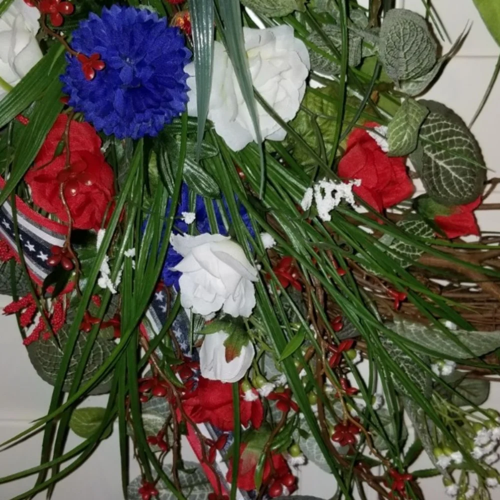 WREATH HAND MADE NEW MEMORIAL DAY/4TH OF JULY